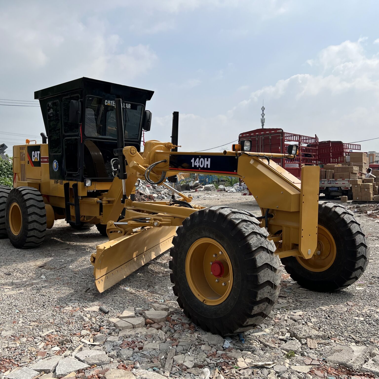 used CAT 140H grader